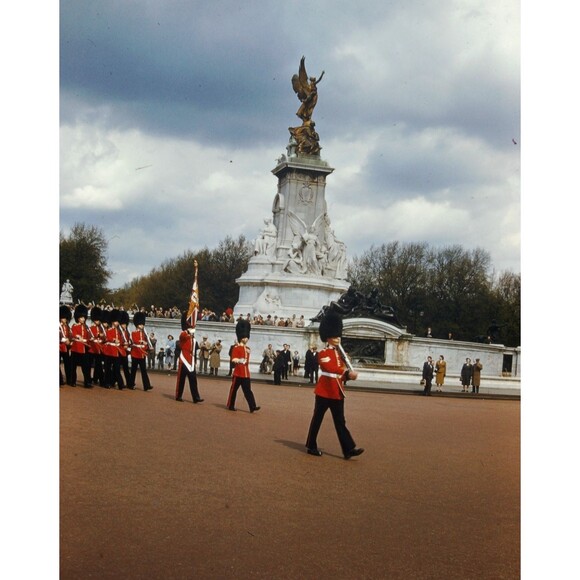 Other - Kodak Slide 1950s Red Border Kodachrome Changing Of The Guard Ceremony, London